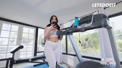 Alyx Star - Alyx Star & Holly Day train hard and then fuck hard in the gym - A GILF knows how to handle a big dildo - sexu.com
