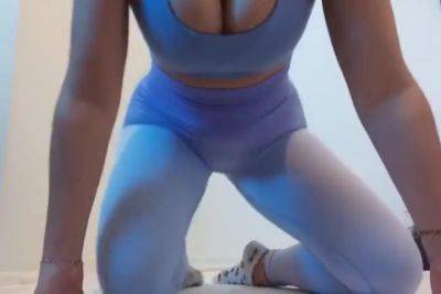 So Hard She Squirts Right Through Her Leggings - hclips.com - France